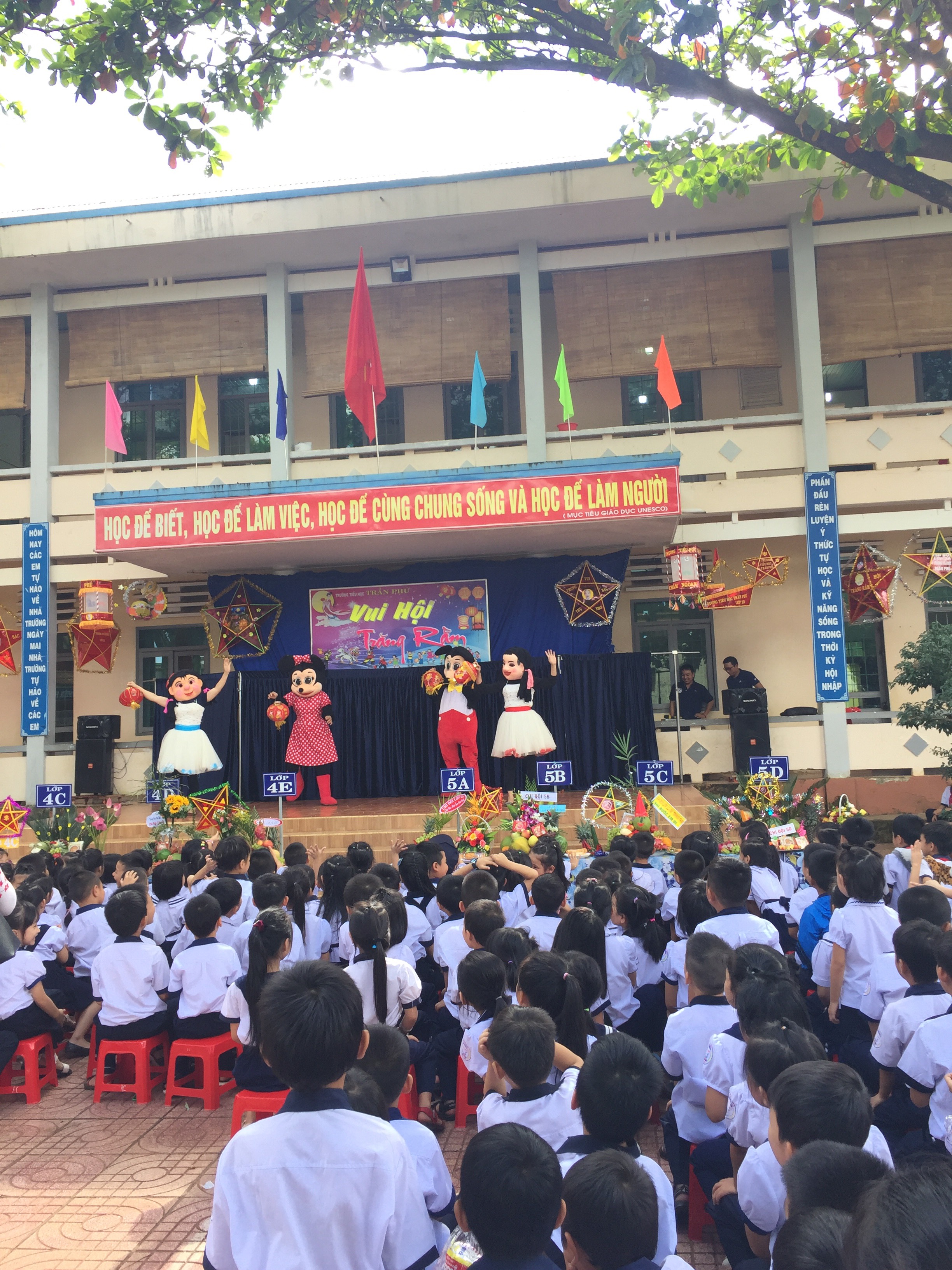 Đội Nghệ thuật Múa rối phục vụ tết Trung thu 2018