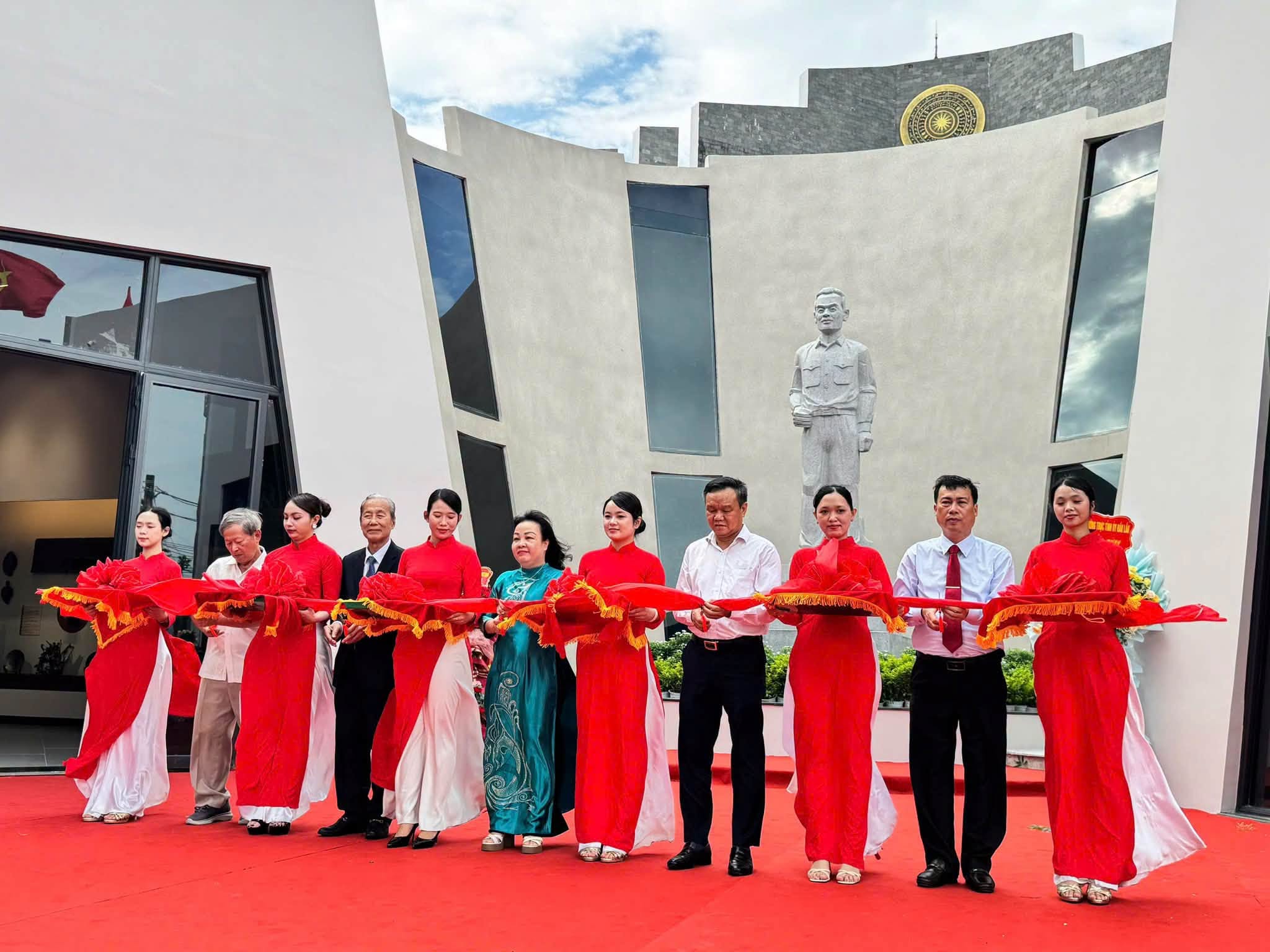 Khai trương trưng bày Nhà lưu niệm Luật sư Nguyễn Hữu Thọ tại 01 Tản Đà, phường Tuy Hòa, tỉnh Đắk Lắk