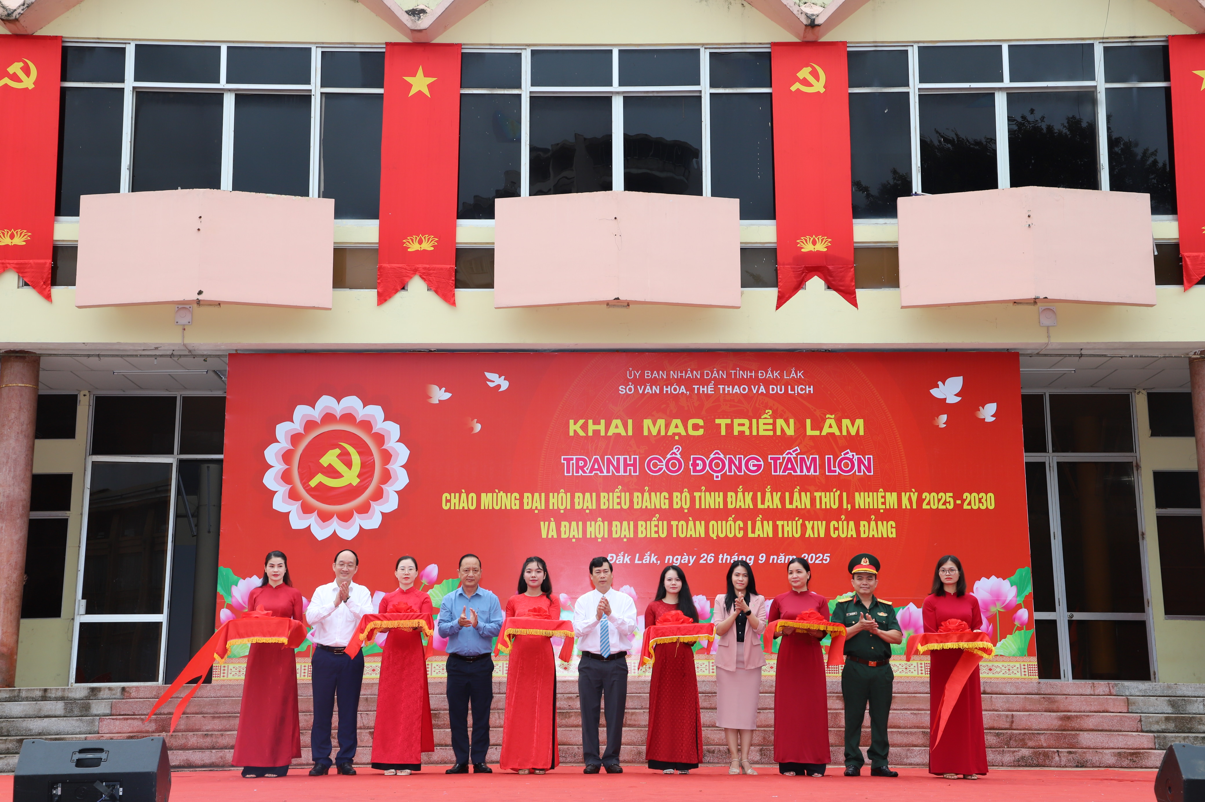Khai mạc Triển lãm tranh cổ động tấm lớn chào mừng Đại hội đại biểu Đảng bộ tỉnh Đắk Lắk lần thứ I, nhiệm kỳ 2025 – 2030 và Đại hội đại biểu toàn quốc lần thứ XIV của Đảng