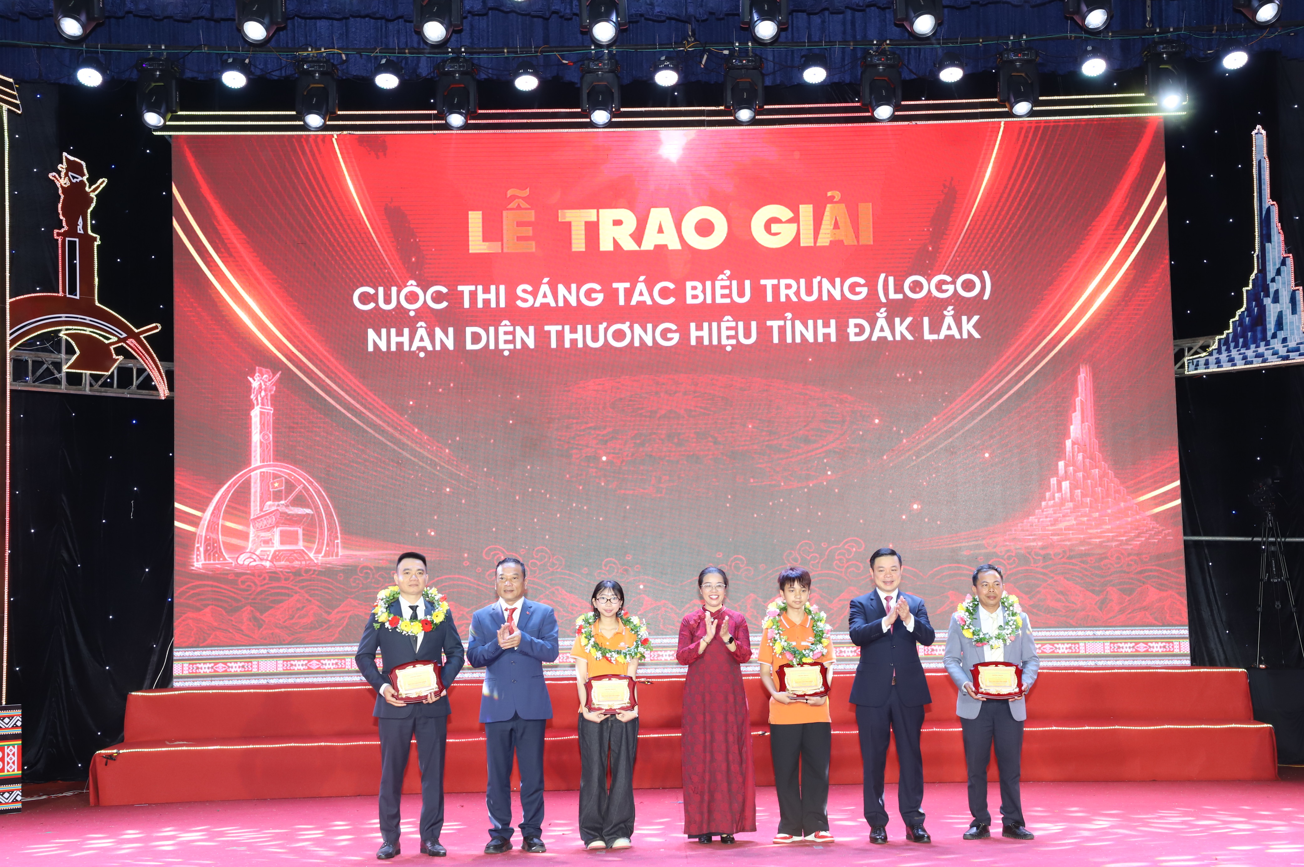 Trao giải cuộc thi sáng tác biểu trưng (LOGO) nhận diện thương hiệu tỉnh Đắk Lắk