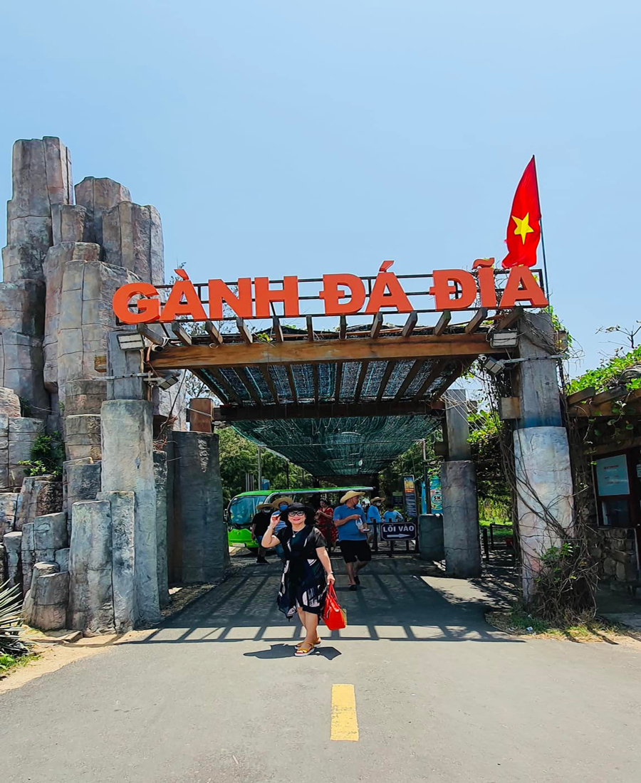 cong-chao-khu-du-lich-ghenh-da-dia