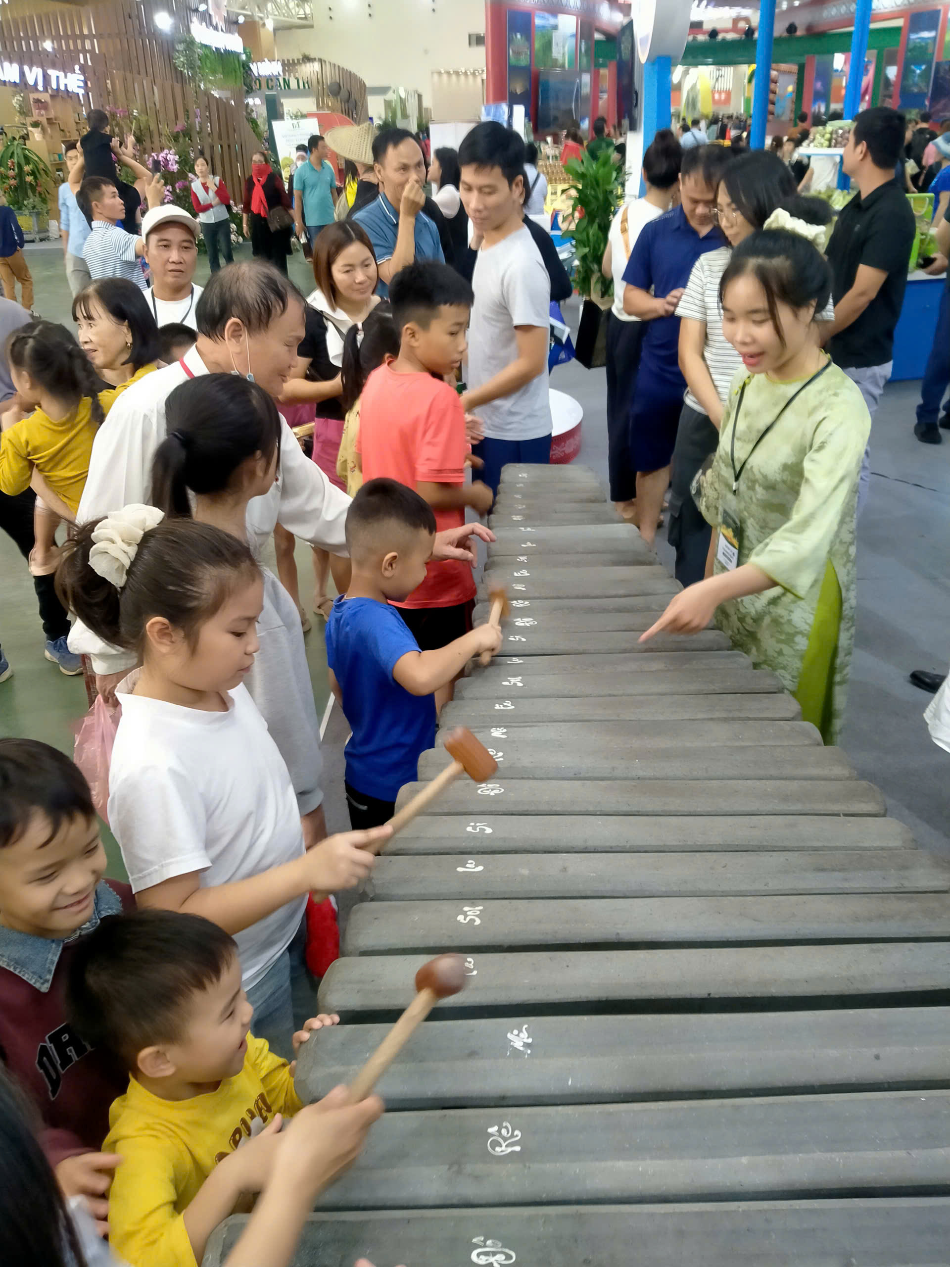 Bảo tàng Đắk Lắk tổ chức nhiều hoạt động trải nghiệm phục vụ du khách nhân dịp kỷ niệm 51 năm Ngày Giải phóng miền Nam, thống nhất đất nước và Ngày Quốc tế Lao động