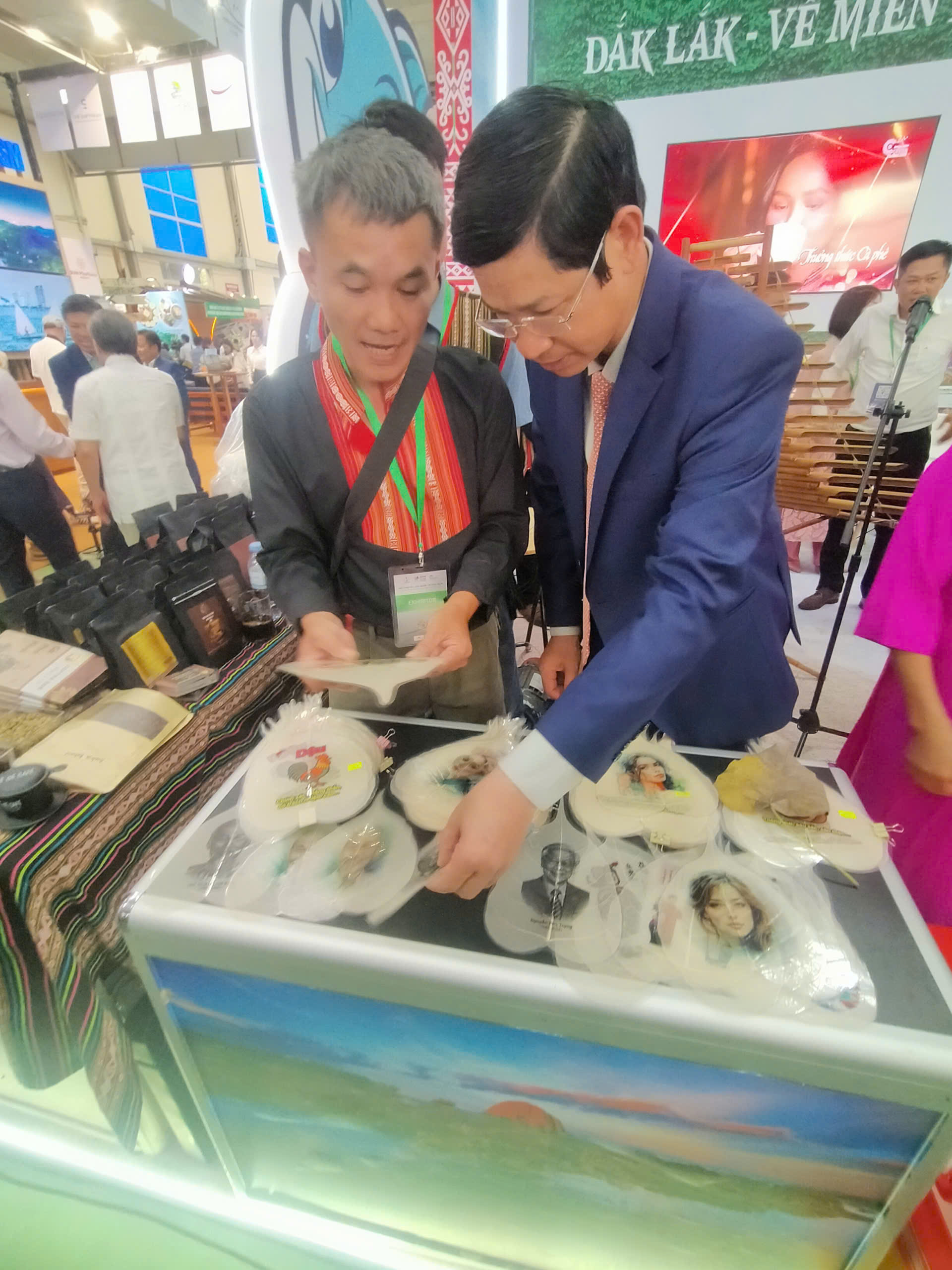 Lãnh đạo bộ Văn hóa, Thể thao và Du lịch, Cục Du lịch Quốc Gia Việt Nam đến tham quan gian hàng Du lịch Đắk Lắk tại Hội chợ Du lịch Quốc tế Việt Nam - VITM Hanoi 2026.